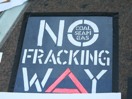 Exigimos que se prohíba el "fracking" para extraer gas natural.